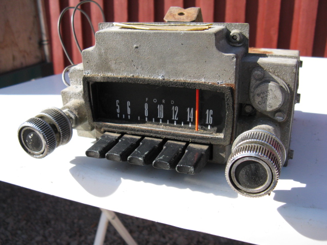 1968 Ford Fairlane Radio (not tested)