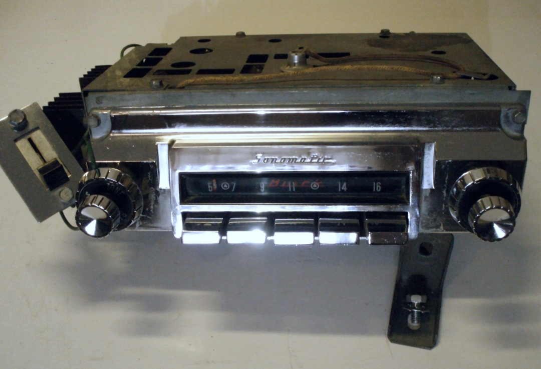 1959 Buick Sonomatic radio (not tested)