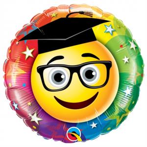 Rund folieballong med en gul smiley med amerikansk studenthatt på sig