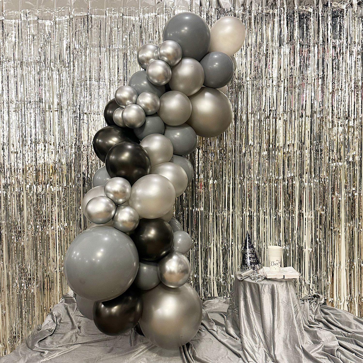Nyårspaket Silver: Ballonggirlang inkl partyartiklar