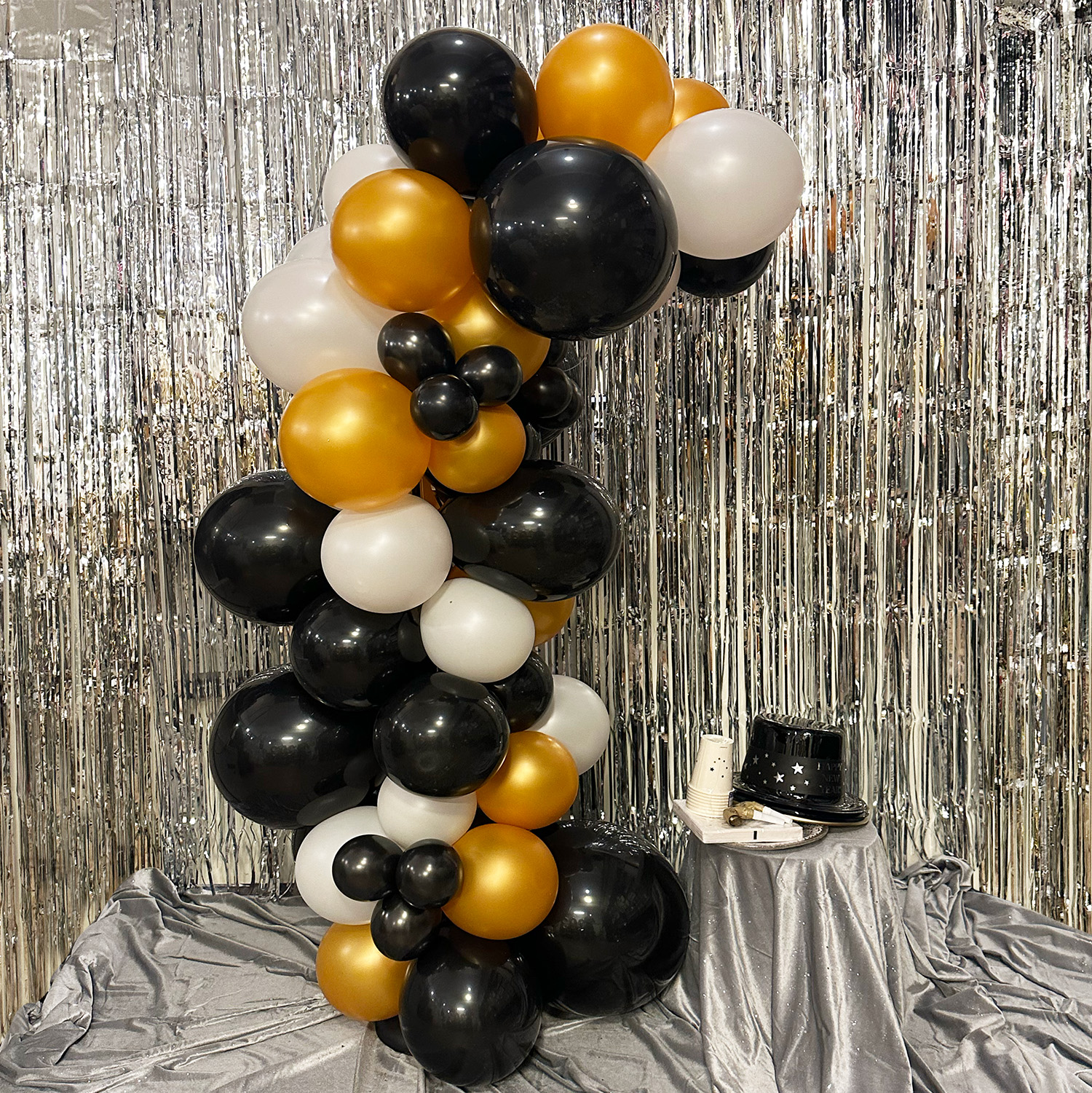 Nyårspaket Guld: Ballonggirlang inkl partyartiklar