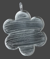 Blomma stor, hänge 56 mm försilvrat, ca 2 mm djupt.