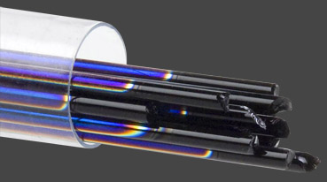 Stringers 2mm, dichroiskt regnbågsfärgat på svart glas, 6st.