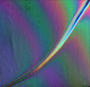Dichroiskt fusingglas 10x10 cm på klart glas "Comet Trail"