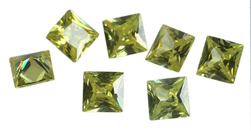 Zirkonia Applegreen 8 x 8 mm kvadrat facettslipad. Pris per styck.
