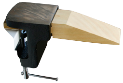 Stöd för sågarbeten, filning och hamra. S.k. Filnagel.