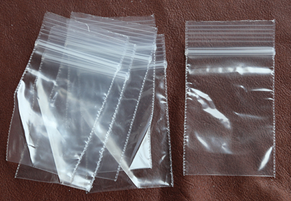 Plastpåse med förslutning 3,8 x 5 cm. Förpackning om 100 stycken
