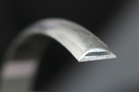 Argentium 940 silver tråd kupolform. 5,9 mm bred x 1,8 mm hög. Säljs per 10 cm