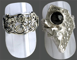 Skyltställ för ringar, 5 st av klar celluloid. Mått 3,5 cm.