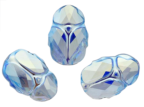 Scarabé i gjutet glas med skimmer Aquamarin. 12 mm lång