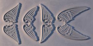 Gummimatta änglavingar 10x5 cm som ger nedsänkt relief