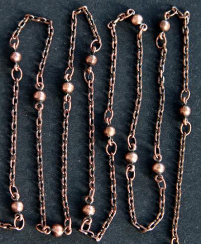 Kedja "antik koppar"  länkar och kulor. Säljs per halv meter.