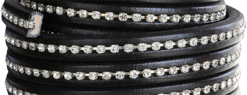 Läderrem 10x6 mm med kristaller. Regaliz. Pris per 20 cm.