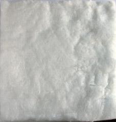 Keramisk filt, 18x18 cm, ca 10 mm tjock. T.ex som stöd vid bränning av Formsilver. Kan användas istället för Vermiculit