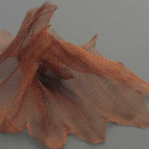 Brun, tät väv, tunn tråd. 8,5cm bred. 1 meter.