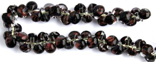 Glasdroppar i en sträng om ca 25 st. Mörk körsbär.