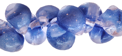 Glasdroppar i en "strand" om ca 25 st. Blå-klar