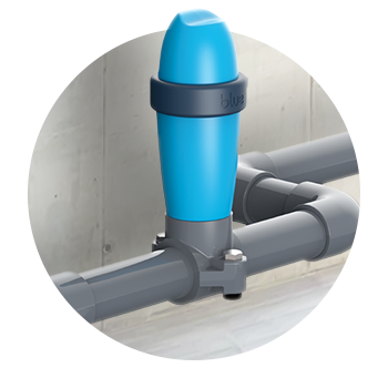 Hur installerar jag min blue connect? Det gör du enkelt med hjälp av fästet anpassat för pumpanläggningar.