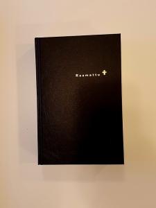 BIBEL FINSKA,  HÅRDPÄRM,  SVART, MED APOKRYFER, 185x130x35mm