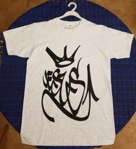 T-SHIRT - KUNG JESUS. STREETSTYLE -  VIT MED SVART TRYCK (S)