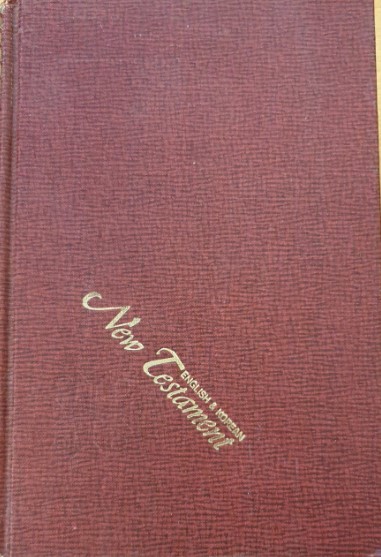 NT, Engelska/koreanska, mellanröd, hårdpärm, 190x130x25 mm