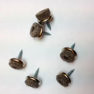 Golvskydd i metall/filt med skruv