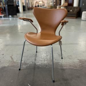 Karmstol Sjuan i skinn Cognac Classic