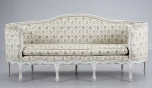 Omklädsel av gustaviansk badkarssoffa med lös plymå