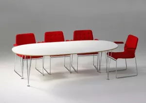 Renovering av bord SUPERELLIPS Medium i vitlack