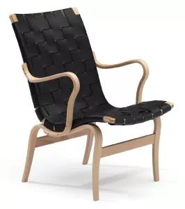 EVA låg i läderremmar