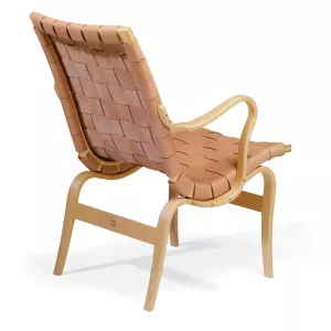 EVA låg i läderremmar