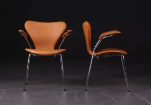 Omklädsel av karmstol SJUAN i skinn