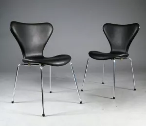 Omklädsel av stol SJUAN i skinn