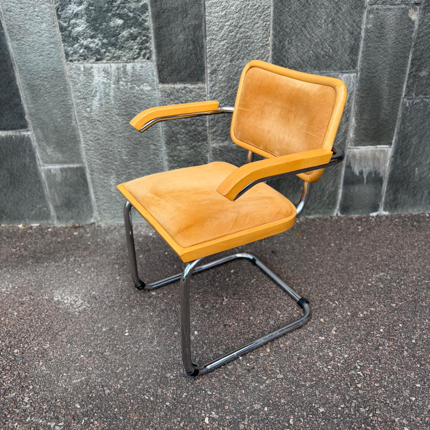 Ett par stålrörsstolar Bauhausmodell med karm
