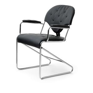 Karmstol SAM med ny kuddsats från DUX i svart skinn