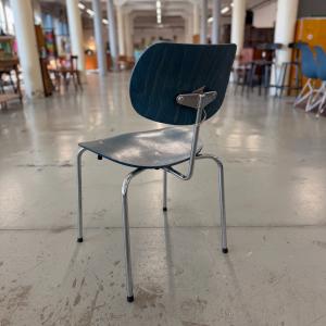 Egon Eiermann stol, SE68SU, stapelbar, krom och blå plywood