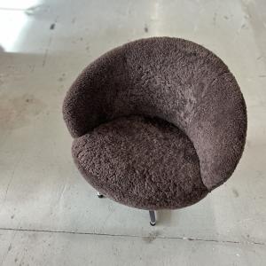 Snurrfåtölj Rondino i fårskinn Espresso