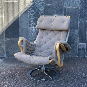 Pernilla 69 Roto med ny DUX kuddsats i skinn