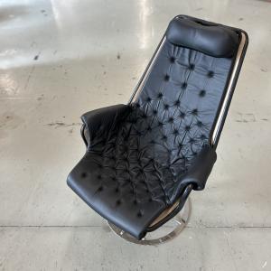 Jetson 69 med ny DUX kuddsats i svart skinn