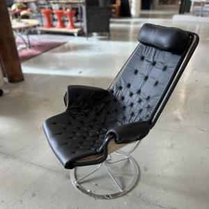 Jetson 69 med ny DUX kuddsats i svart skinn