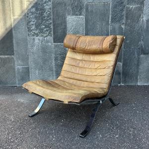 Fåtölj ARI i brunt skinn 1970-tal