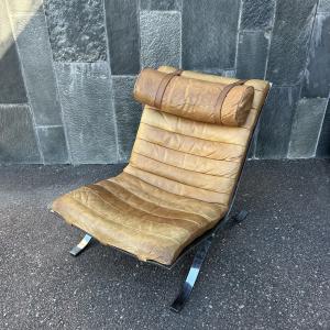 Fåtölj ARI i brunt skinn 1970-tal