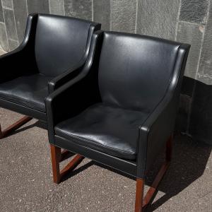 Fåtölj Börge Mogensen modell 3246-88 i svart skinn