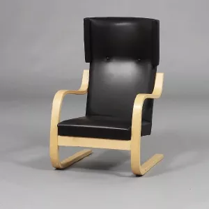 Alvar Aalto fåtölj P401 i svart skinn