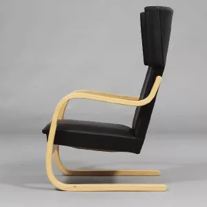 Alvar Aalto fåtölj P401 i svart skinn