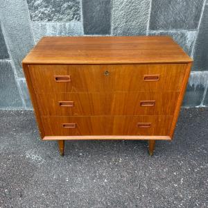 Trelådig byrå i teak 1960-tal