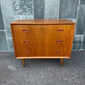 Trelådig byrå i teak 1960-tal
