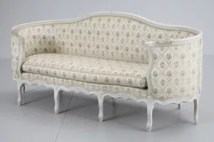 Omklädsel av gustaviansk badkarssoffa med lös plymå