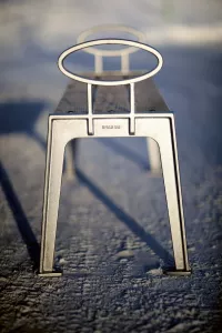 Bänk SKILLINGE i mahogny eller ek