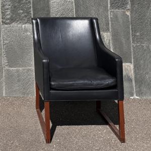 Fåtölj Börge Mogensen modell 3246-88 i svart skinn